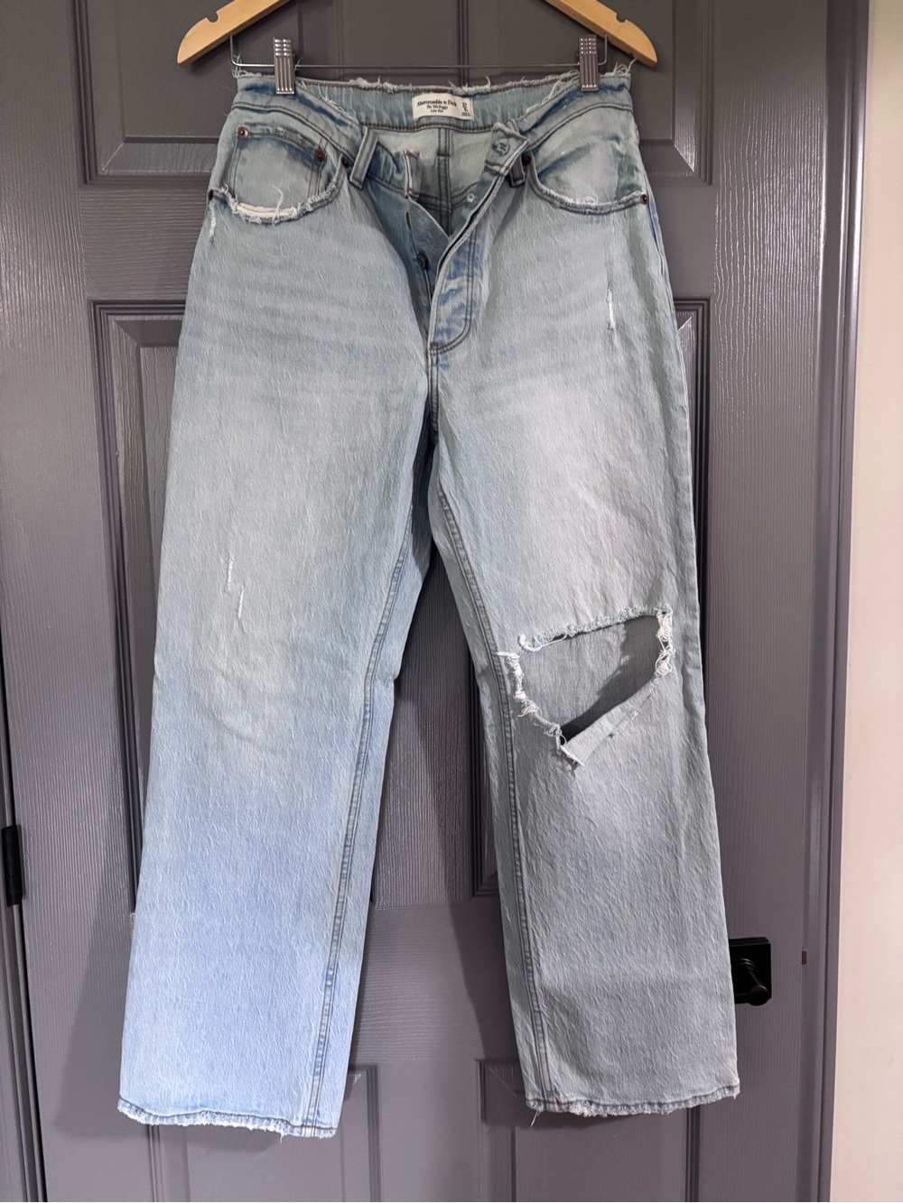 Abercrombie & Fitch Light Blue Relaxed Straight Jeans with Knee Rip